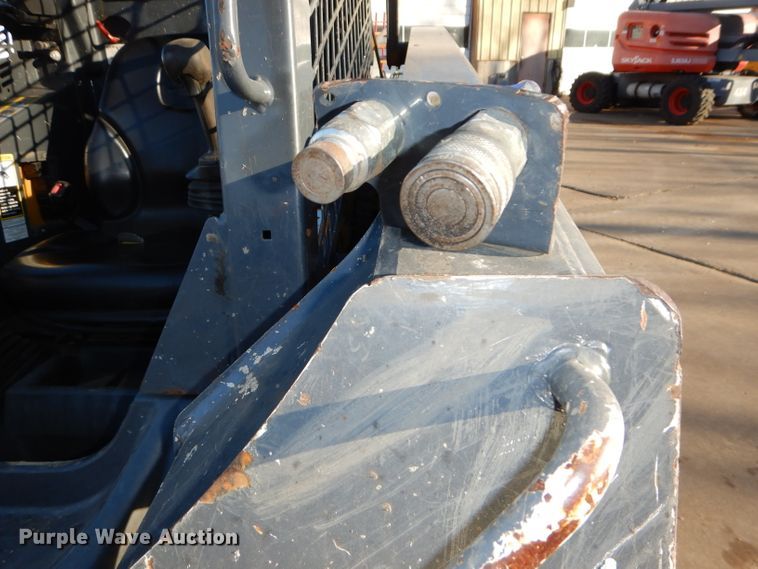 image for item DH4263 2013 John Deere 318D skid steer