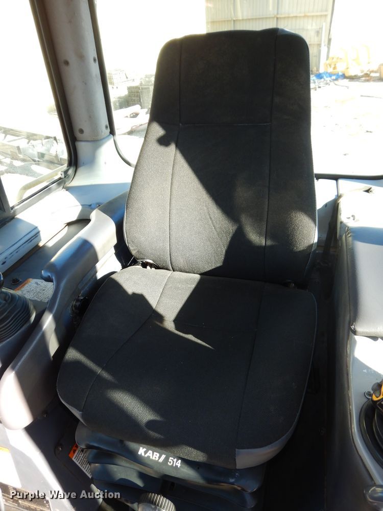 image for item DH4270 2005 Komatsu D65EX-15 dozer