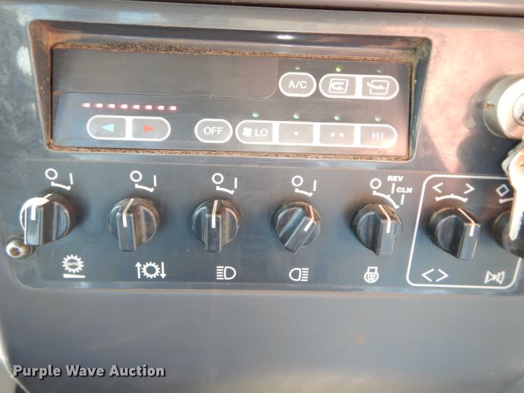 image for item DH4270 2005 Komatsu D65EX-15 dozer