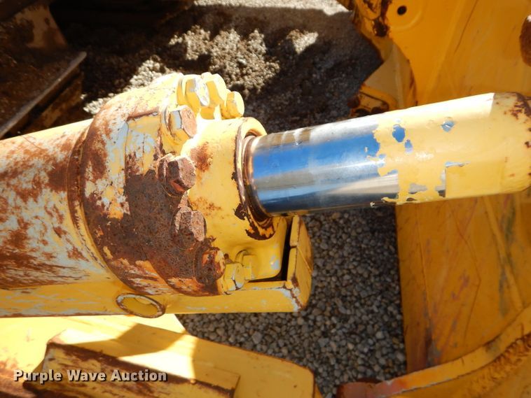 image for item DH4270 2005 Komatsu D65EX-15 dozer