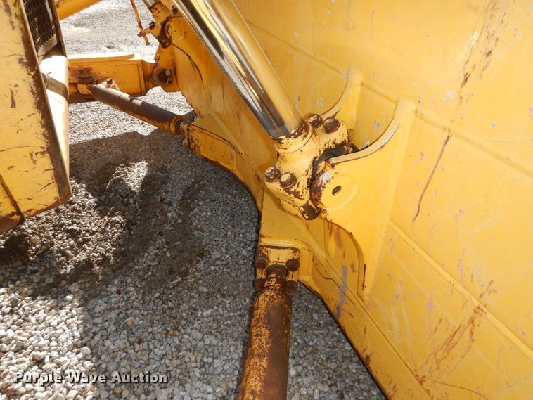 image for item DH4270 2005 Komatsu D65EX-15 dozer