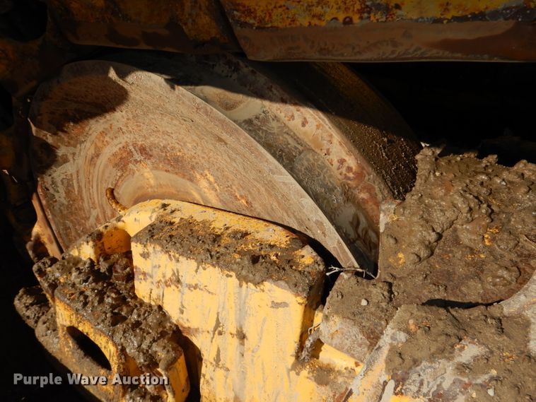 image for item DH4270 2005 Komatsu D65EX-15 dozer