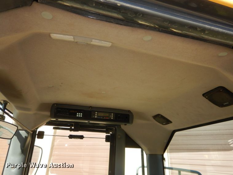 image for item DH4271 2011 Komatsu WA380-6 wheel loader