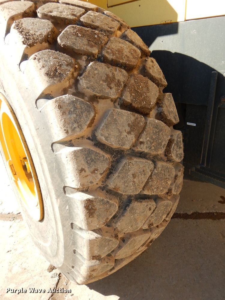 image for item DH4271 2011 Komatsu WA380-6 wheel loader