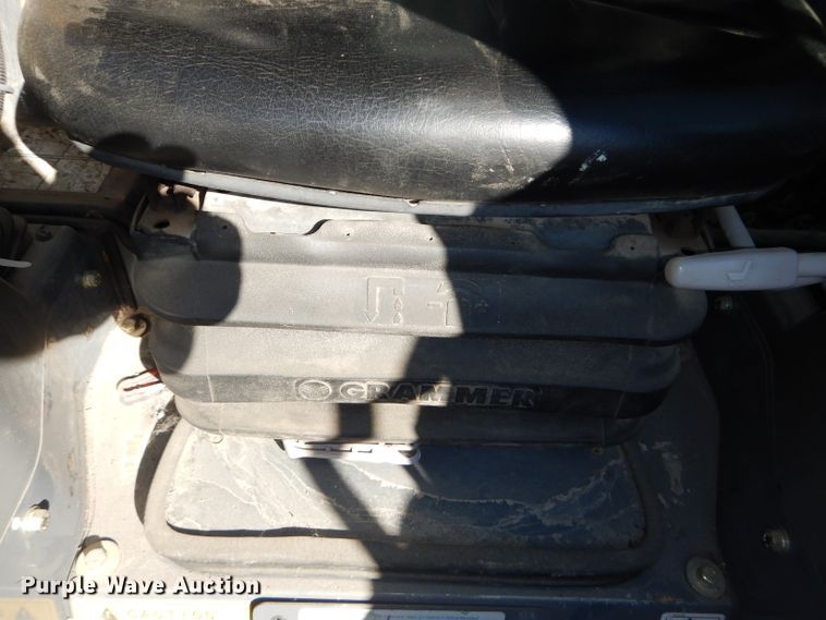 image for item DH4272 2016 Takeuchi TL12 skid steer