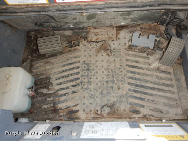 image for item DH4272 2016 Takeuchi TL12 skid steer