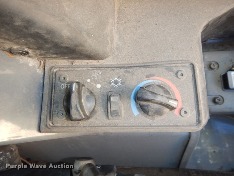 image for item DH4272 2016 Takeuchi TL12 skid steer