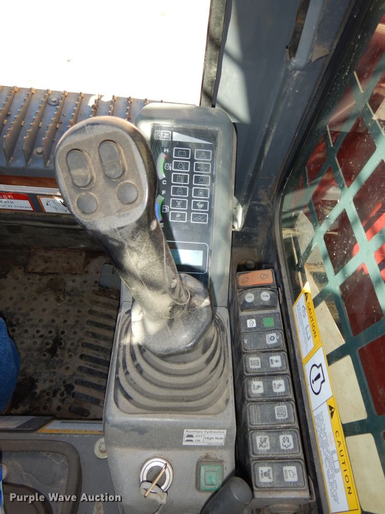 image for item DH4272 2016 Takeuchi TL12 skid steer