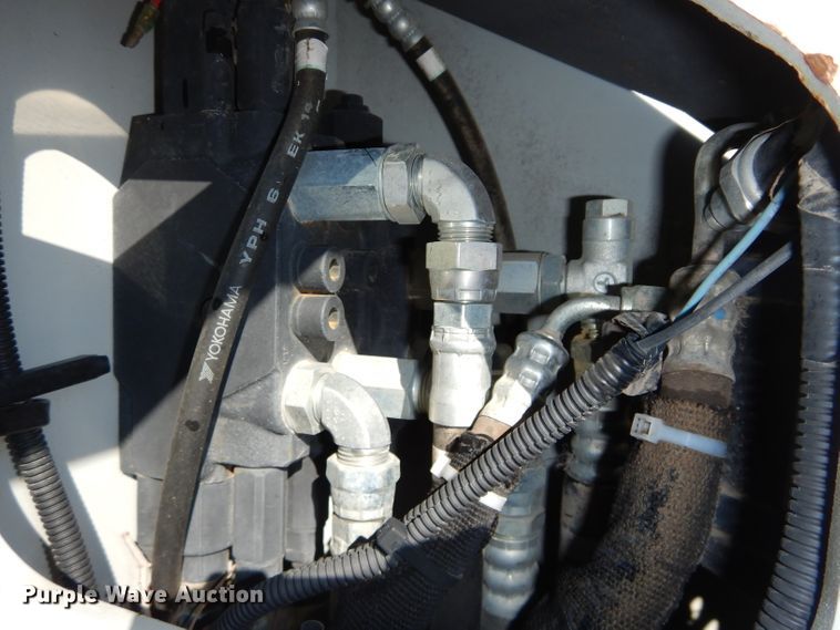 image for item DH4272 2016 Takeuchi TL12 skid steer