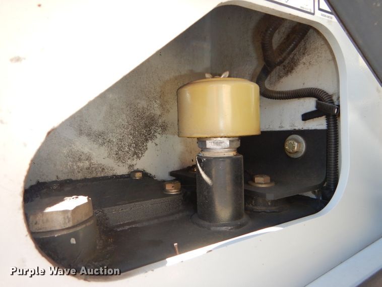 image for item DH4272 2016 Takeuchi TL12 skid steer