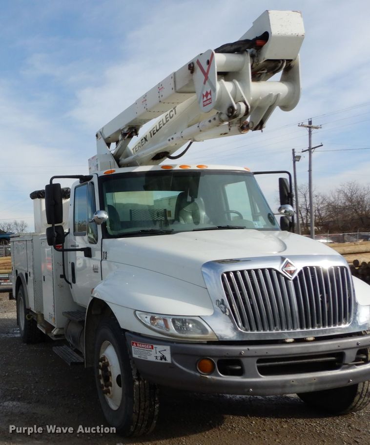 image for item DH5015 2004 International 4300 bucket truck