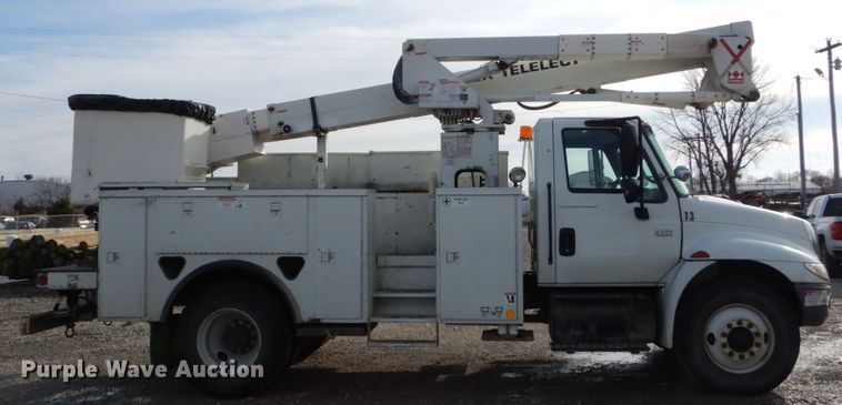 image for item DH5015 2004 International 4300 bucket truck