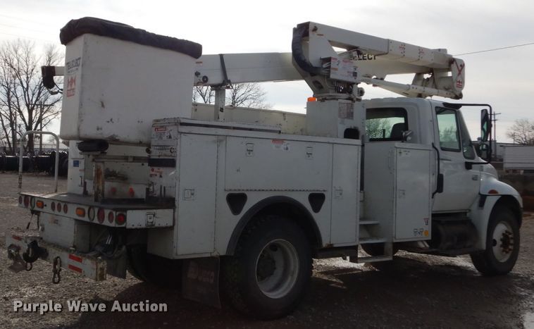 image for item DH5015 2004 International 4300 bucket truck