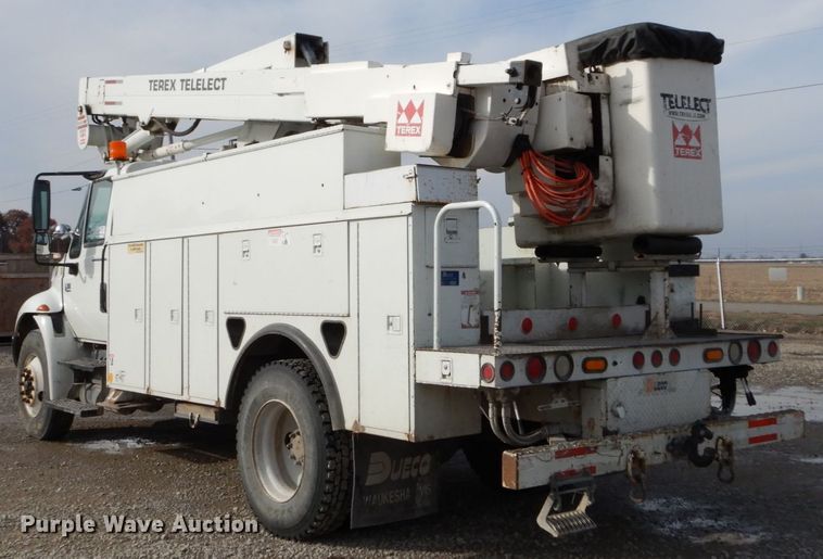 image for item DH5015 2004 International 4300 bucket truck
