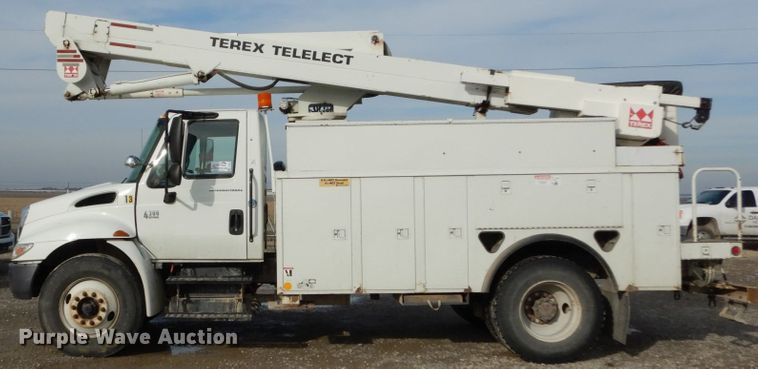 image for item DH5015 2004 International 4300 bucket truck