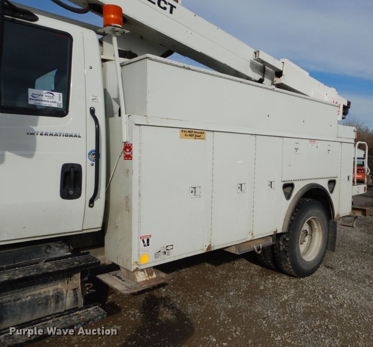 image for item DH5015 2004 International 4300 bucket truck