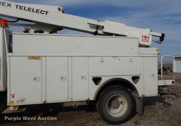 image for item DH5015 2004 International 4300 bucket truck