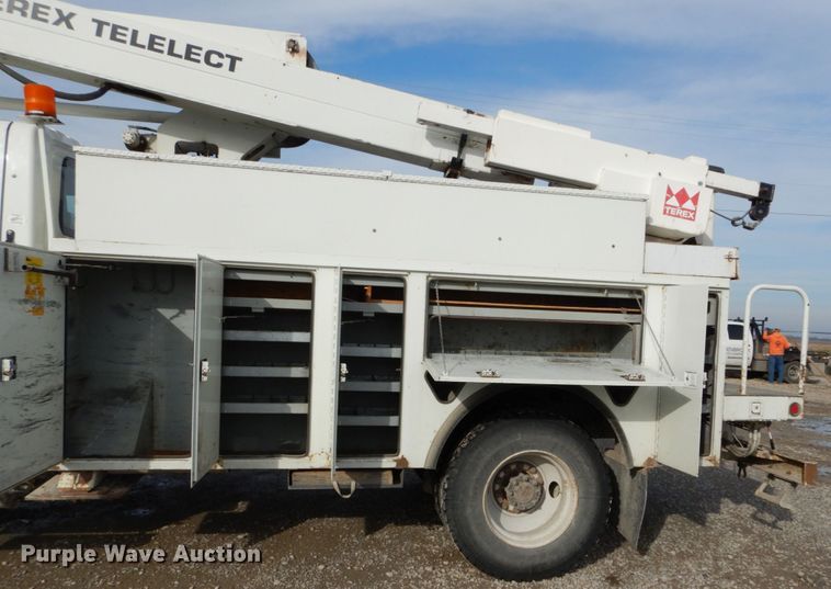 image for item DH5015 2004 International 4300 bucket truck