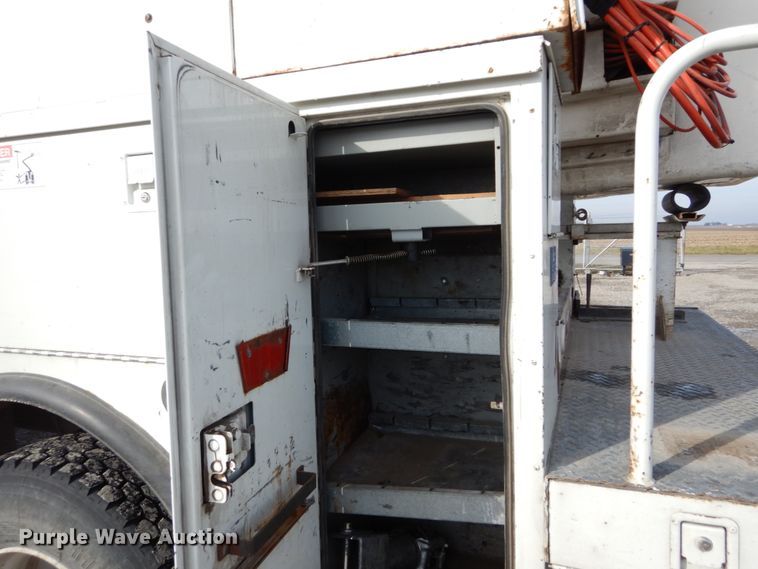 image for item DH5015 2004 International 4300 bucket truck