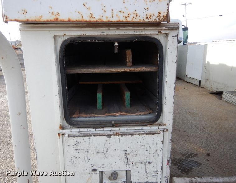 image for item DH5015 2004 International 4300 bucket truck