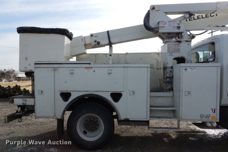 image for item DH5015 2004 International 4300 bucket truck
