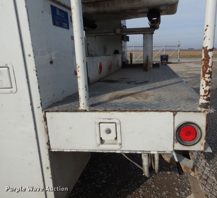 image for item DH5015 2004 International 4300 bucket truck