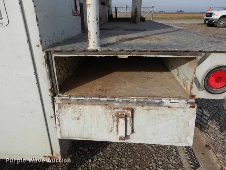 image for item DH5015 2004 International 4300 bucket truck