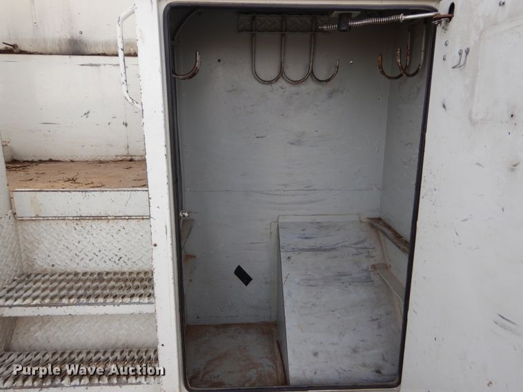 image for item DH5015 2004 International 4300 bucket truck