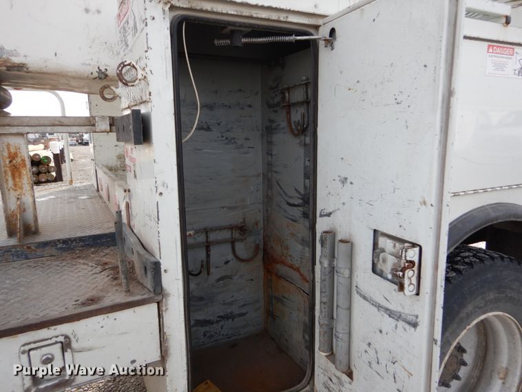 image for item DH5015 2004 International 4300 bucket truck