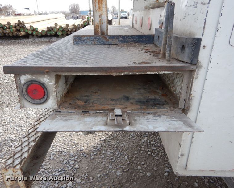 image for item DH5015 2004 International 4300 bucket truck