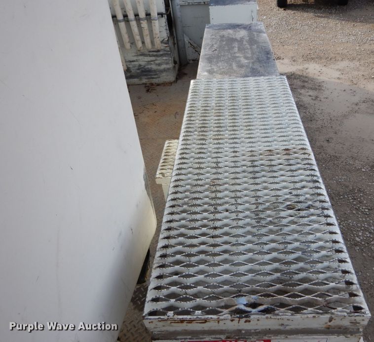 image for item DH5015 2004 International 4300 bucket truck