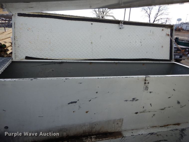 image for item DH5015 2004 International 4300 bucket truck