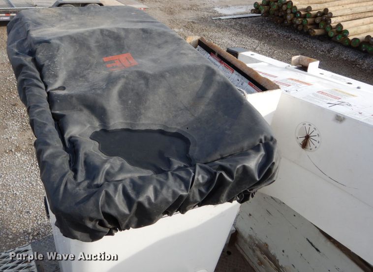 image for item DH5015 2004 International 4300 bucket truck