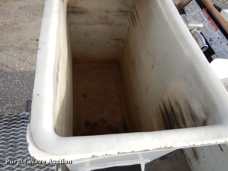 image for item DH5015 2004 International 4300 bucket truck