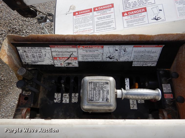 image for item DH5015 2004 International 4300 bucket truck