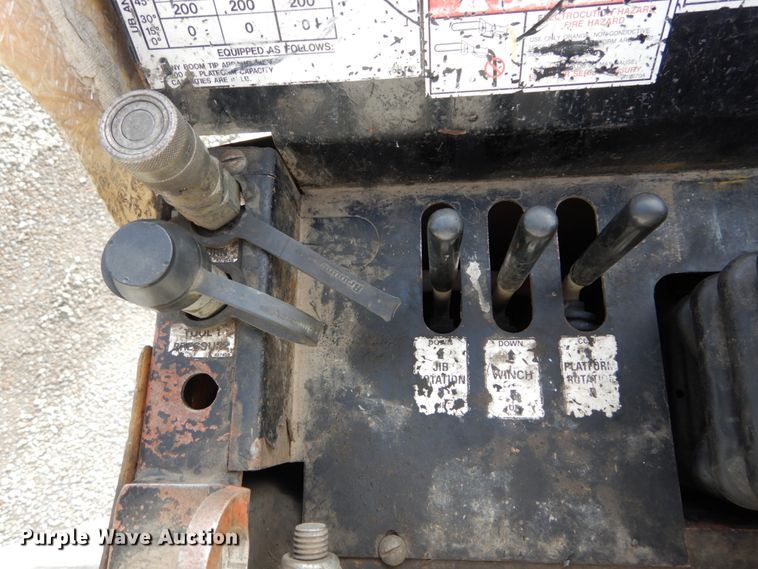 image for item DH5015 2004 International 4300 bucket truck