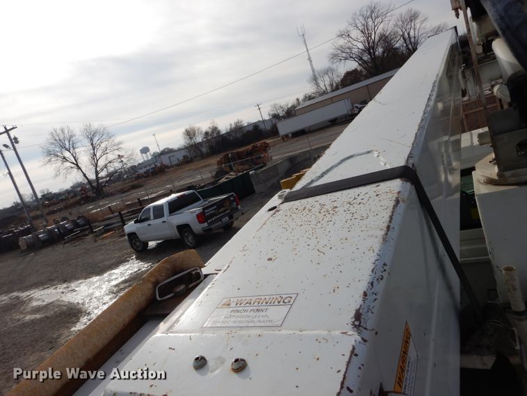 image for item DH5015 2004 International 4300 bucket truck