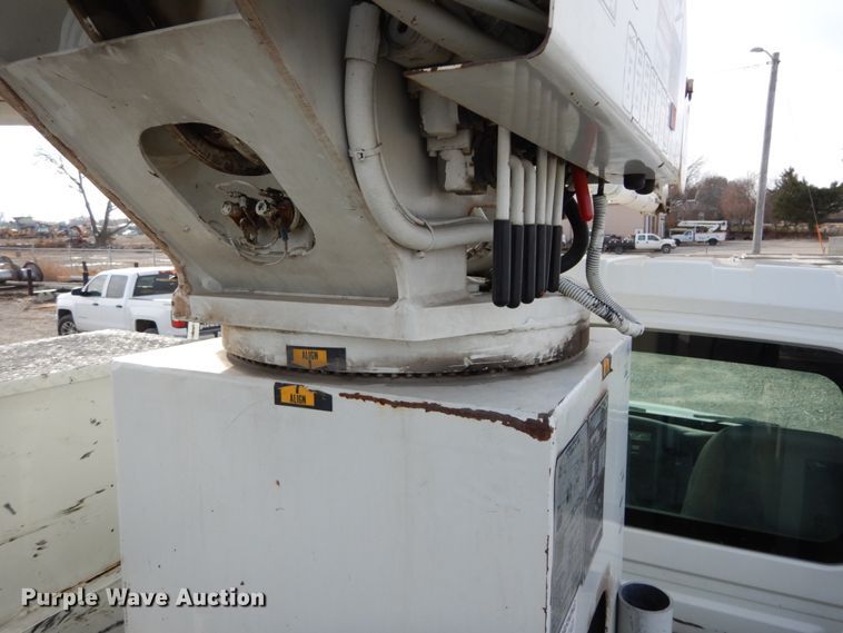 image for item DH5015 2004 International 4300 bucket truck