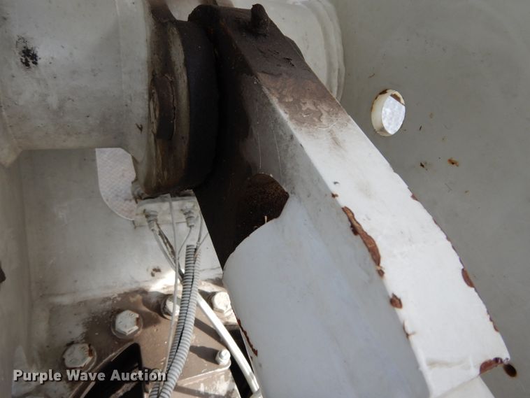 image for item DH5015 2004 International 4300 bucket truck