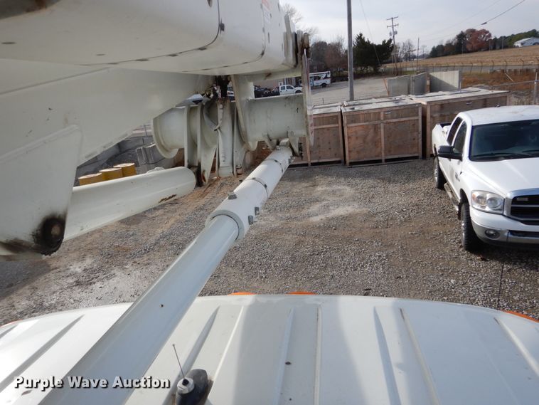 image for item DH5015 2004 International 4300 bucket truck