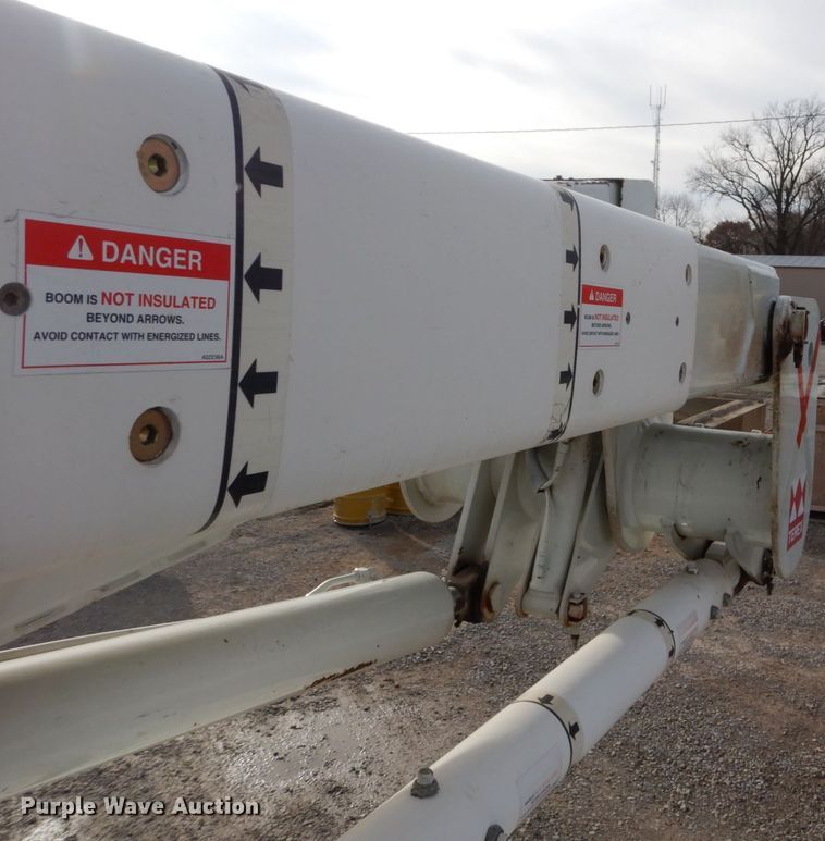 image for item DH5015 2004 International 4300 bucket truck