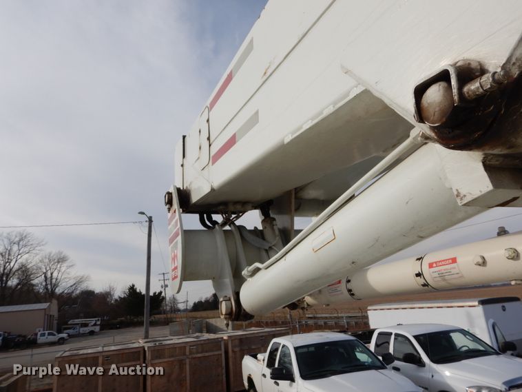 image for item DH5015 2004 International 4300 bucket truck