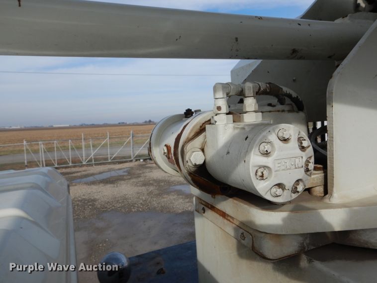 image for item DH5015 2004 International 4300 bucket truck