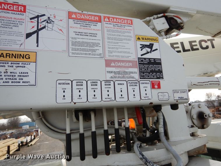 image for item DH5015 2004 International 4300 bucket truck