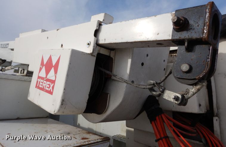 image for item DH5015 2004 International 4300 bucket truck