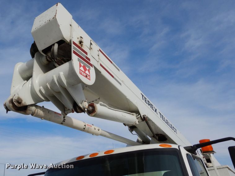 image for item DH5015 2004 International 4300 bucket truck