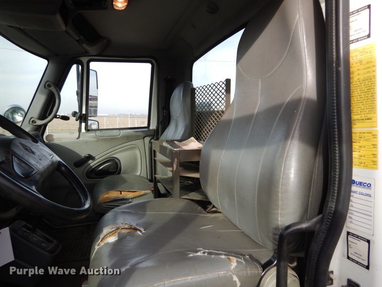 image for item DH5015 2004 International 4300 bucket truck