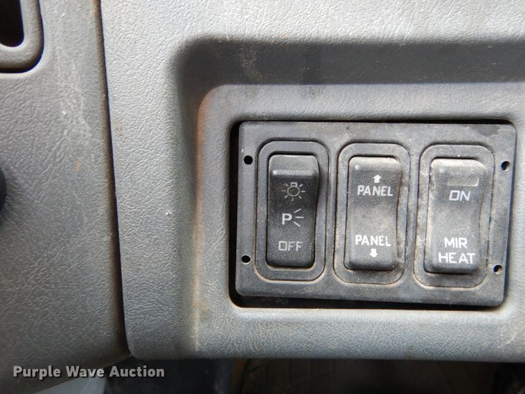 image for item DH5015 2004 International 4300 bucket truck