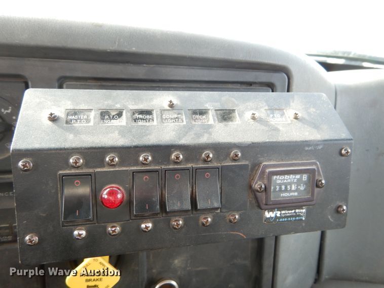 image for item DH5015 2004 International 4300 bucket truck