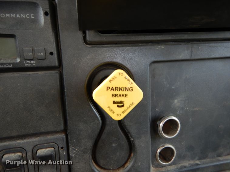 image for item DH5015 2004 International 4300 bucket truck